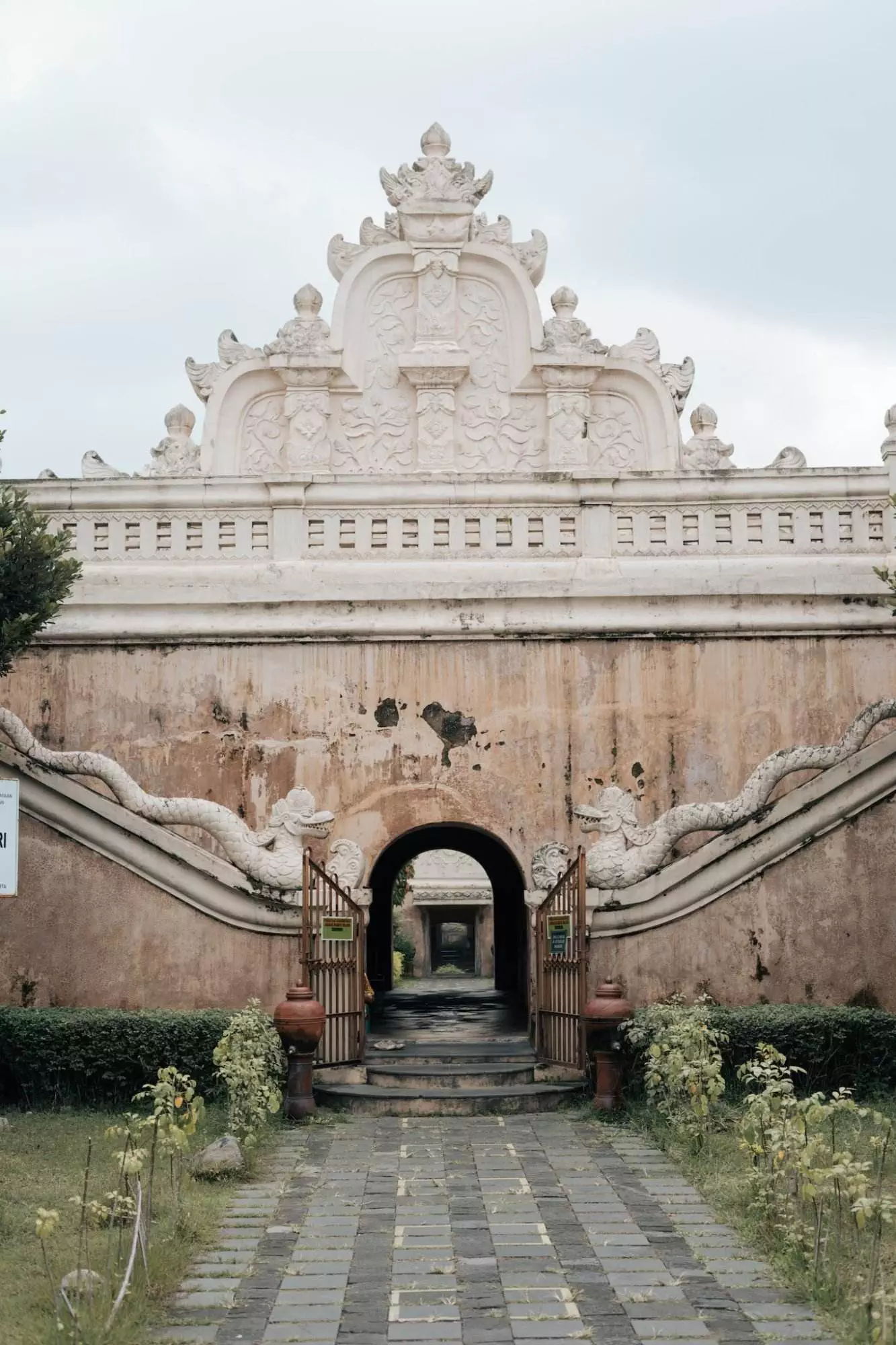 Taman Sari Gateway